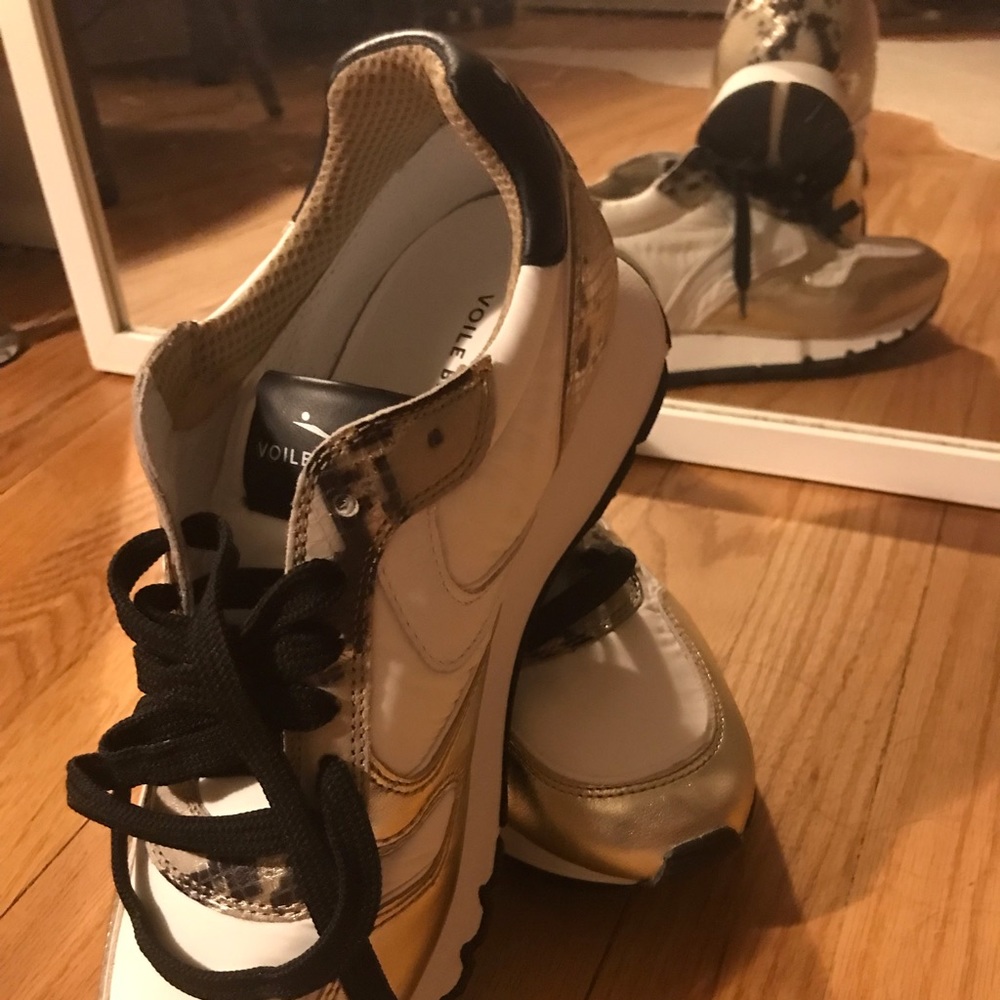 NWOT Julia Exclusive sneakers